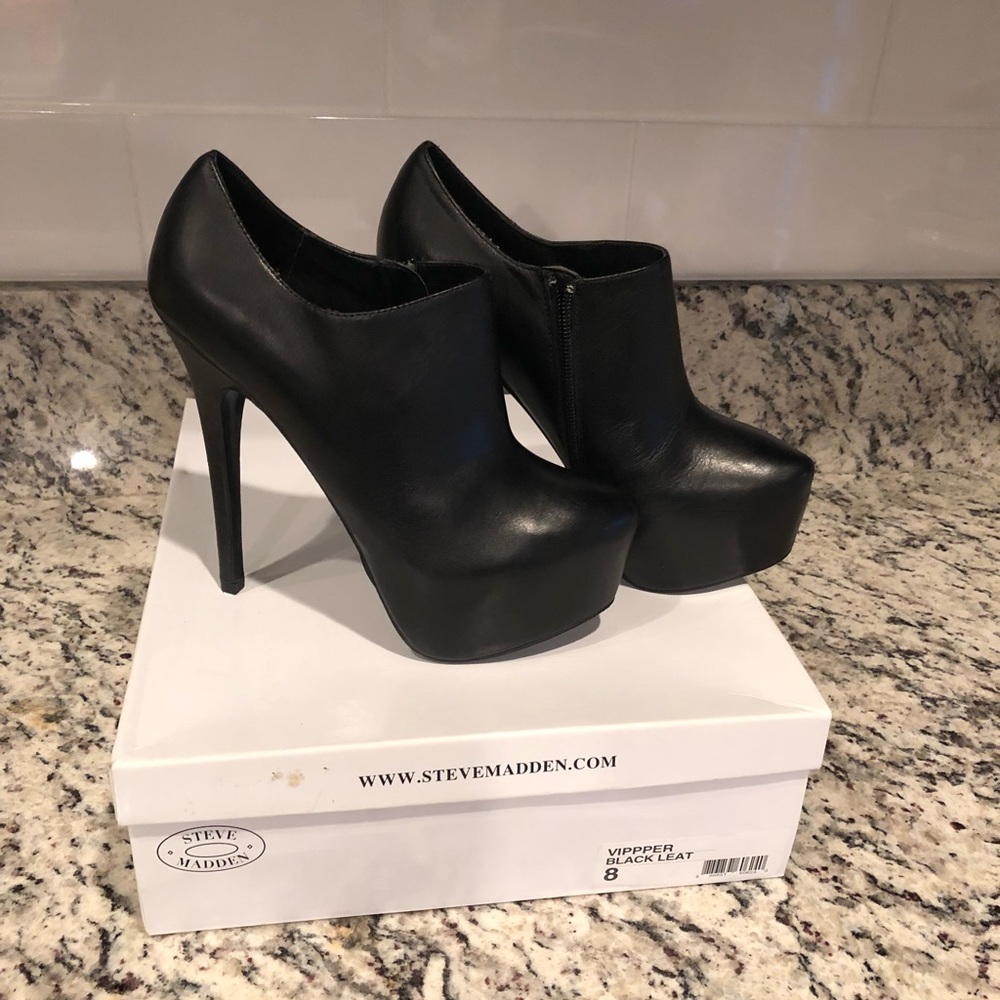 Steve Madden Vippper  Bootie